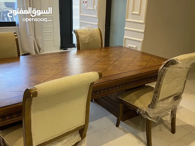 طاولة طعام