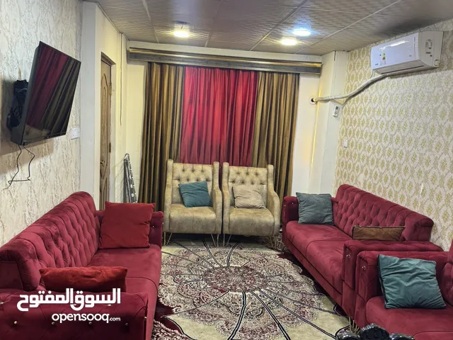 شقه مفروشه للإيجار تقع في شارع فلسطين المستنصريهً