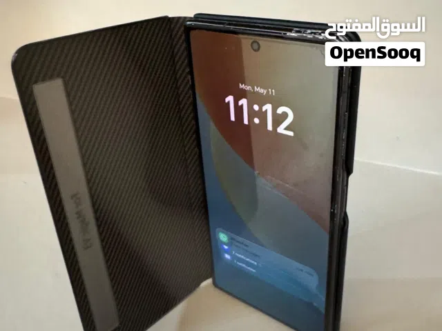 Honor Magic V3 smart cover