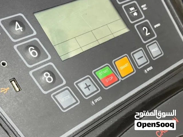 جهاز مشي ممتاز جدا مواصفات عاليه ويوجد جهاز رجاج لنحت الخصر استخدام سنه فقط