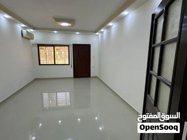شقة ارضية للبيع الجبيهة قرب مدارس الابداع التربوي بمساحة اجمالية 300 متر