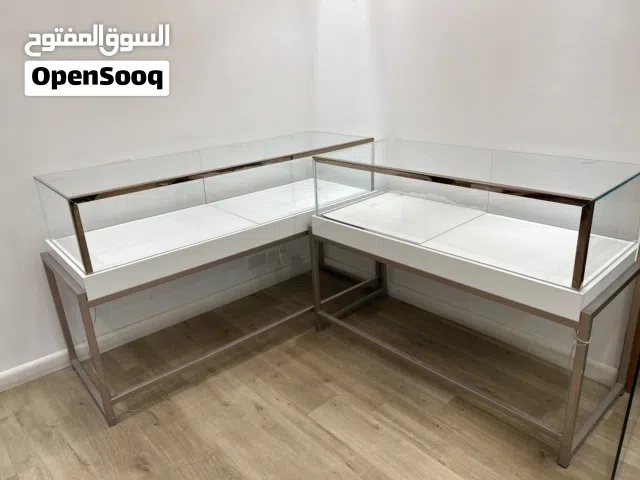 Shop or kiosk display heavy table