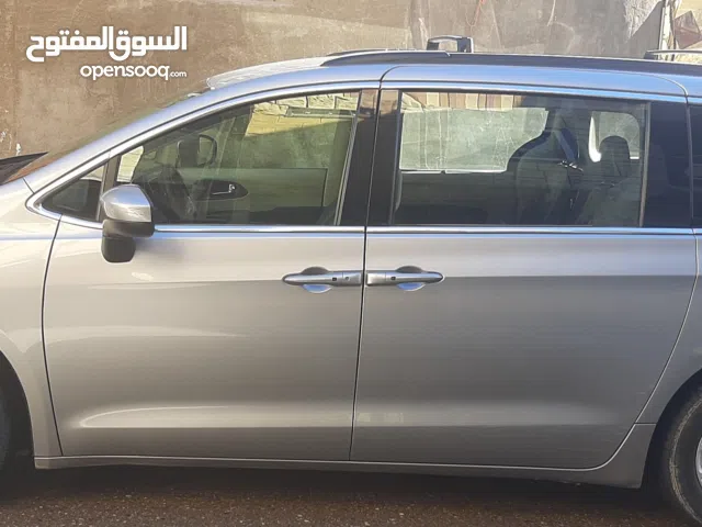 كرايسلر فويجر 2020 للبيع