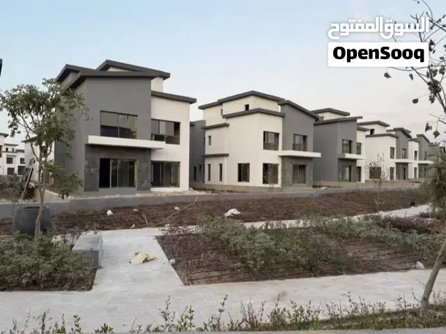 دوبلكس بجاردن خاص للبيع استلام فوري نظام فيلا بكمبوند دقايق للتجمع ومدينتي علي طريق السويسcreek town
