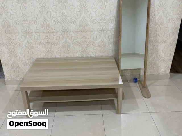 للبيع طاوله مع منظره نظيف جدا
