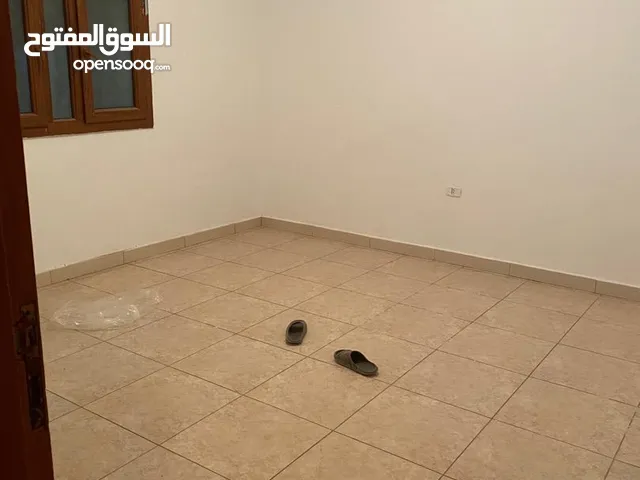 شقة للايجار بدون فراشفشلوم خلف جامع الباز 