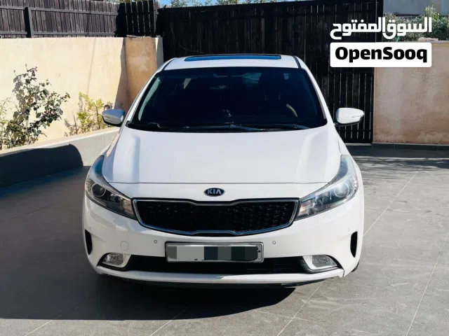 2018 كيا سيراتو Standard