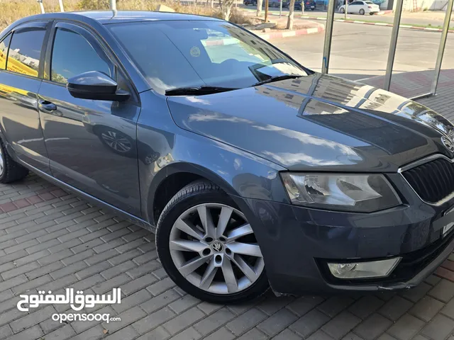 سكودا اوكتافيا 1400 تيربو بنزين بحالة الوكاله مفتاحين شركه عداد اصلي 103 الاف جنط 17