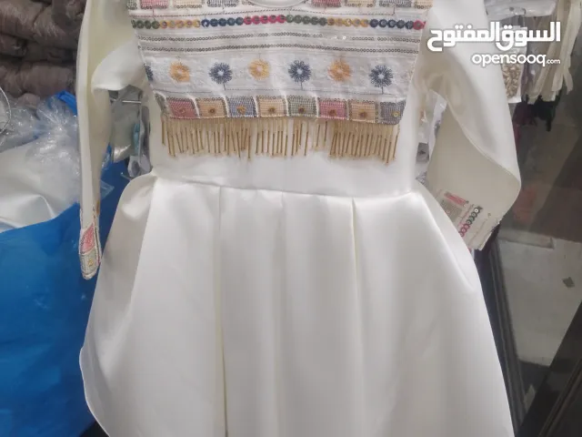 تفصيل وبيع جميع انواع الفساتين والعبارات وبيع والوشاحت والزي الموحد