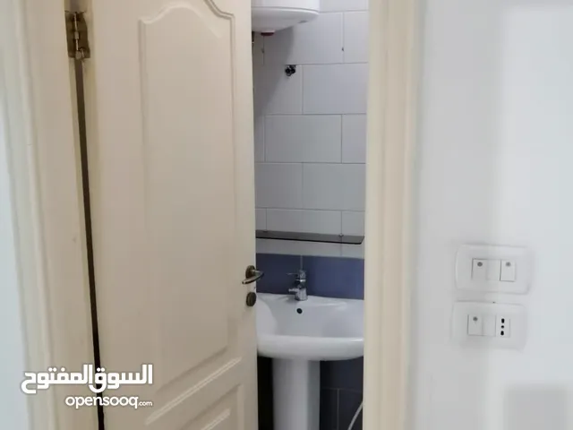 شقة للايجار في منطقة ضاحية الرشيد قريبة من مدارس المنهل وسكن اميمة مناسب لعائلة صغيرة جدا لشخصين