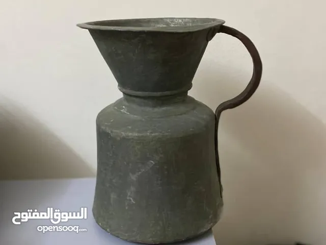 إناء نحاسي يدوي قديم ذو قيمة فنية ومعنوية عالية