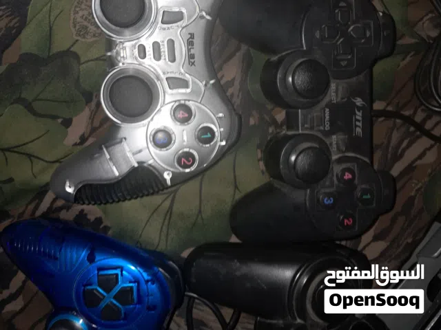 للبيع مجموعة مكونة من 4 أذرع تحكم ألعاب (Controllers) . صدقا لا اعلم فيهم... بسعر مغري للبيع مجموعة