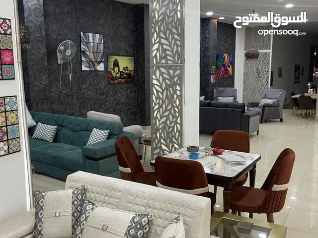 Unfurnished Showrooms in Amman Al Muqabalain