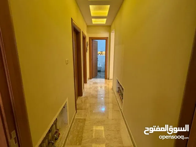 200 m2 3 Bedrooms Apartments for Rent in Amman Dahiet Al-Nakheel