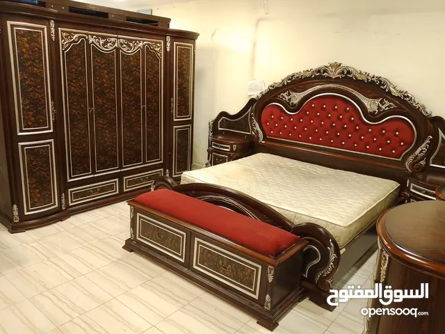 غرفه نوم خليجي 8قطع بحاله الوكاله خزانه 6ابواب تخت ماستر مع كمدينات 2 بيرو وملحق ادراج وبنش850