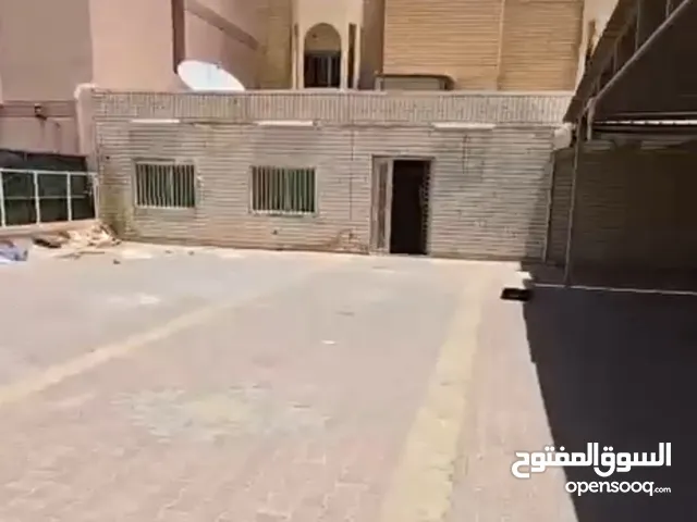 للايجار دور ارضي النسيم مع ارتداد كبير جدا