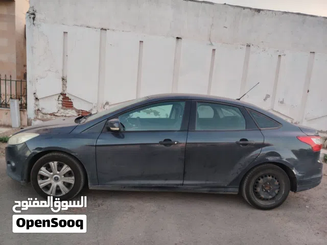 2014 فورد فوكس Standard