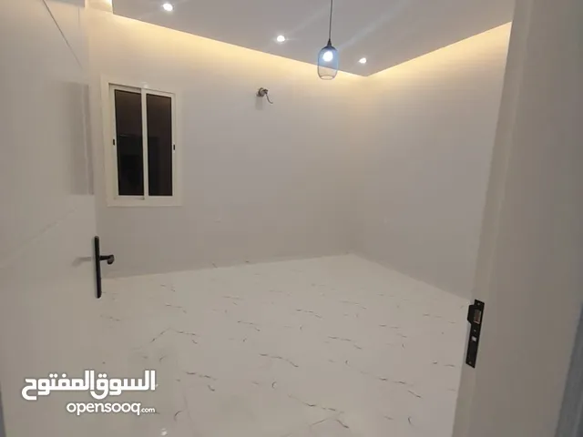 180 m2 3 Bedrooms Apartments for Rent in Al Riyadh Al Qirawan