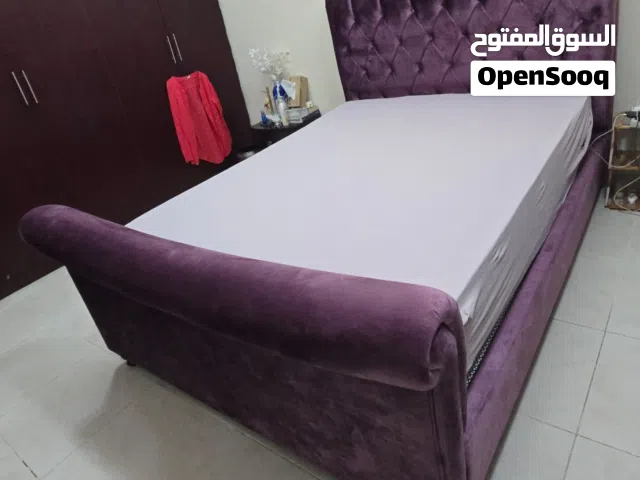 سرير مخملي