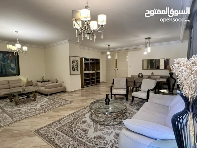 شقة طابق ارضي مع حديقة وكراج ومدخل مستقل للبيع الموقع دير غبار