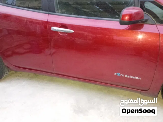 2015 نيسان ليف SL