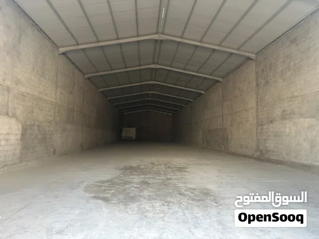 مخازن للإيجار في منطقة عوريج ب مساحات مختلفه على السريع ضمن مجمع