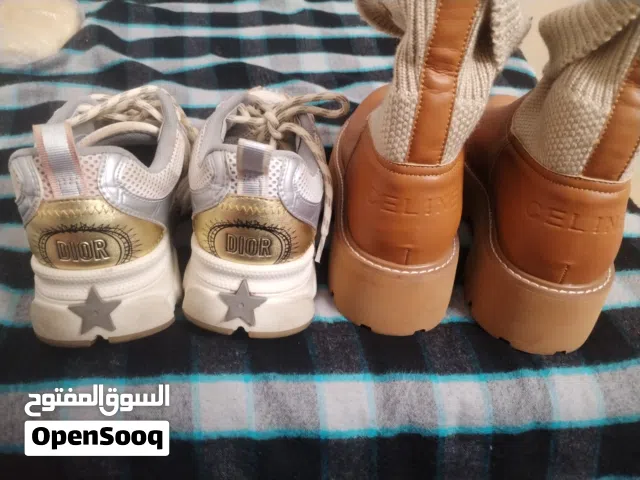 احذيه ممتازه للبيع ومريحة جدآ وذو طابع عصري حديث