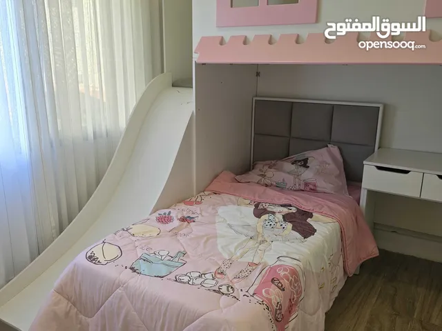 غرفة نوم بنات شكل بيت  للبيع شبه جديدة