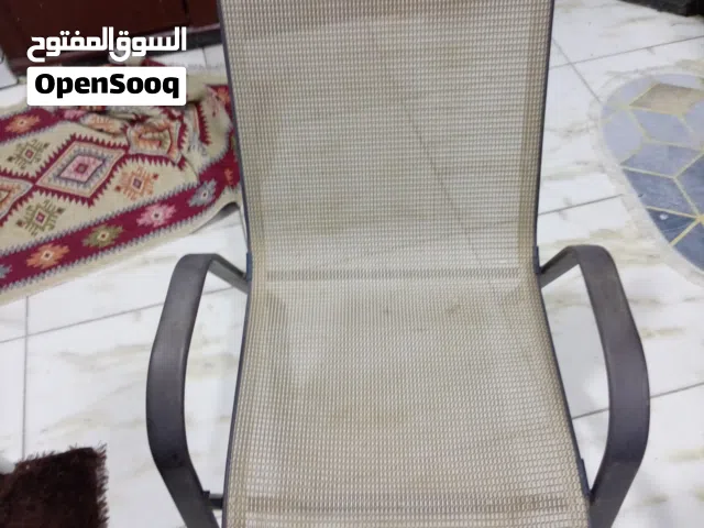 ست كراسي حدائق و شاليهات حديد ثقيل مع المقعد من القماش بحالة ممتازة