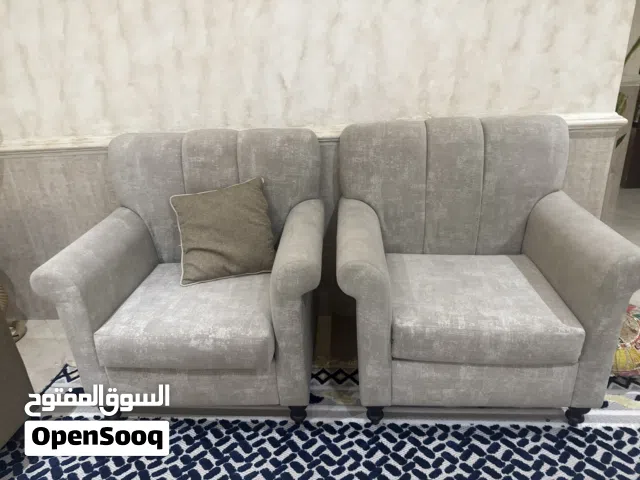 اثاث في حالة جيدة