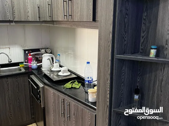 مكتب مفروش وجاهز للتسليم مساحة 43 متر على شارع الجامعة الاردنية الرئيسي قبل دوار صويلح