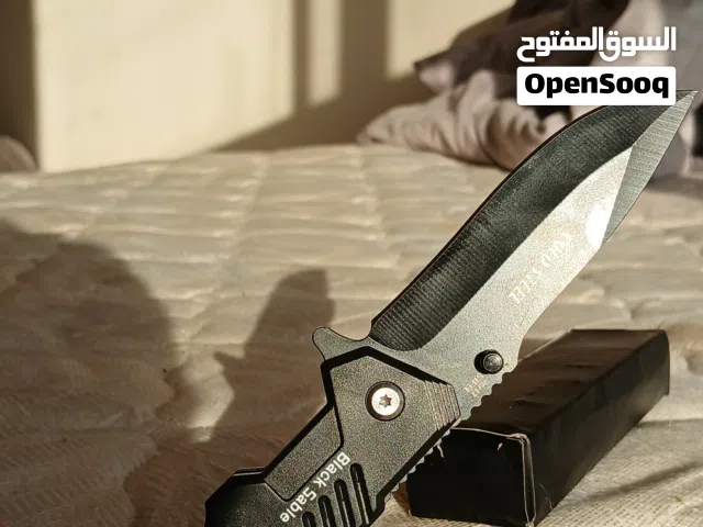 سكين اسود حاد