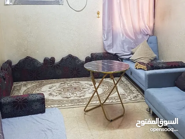 للأجار شقه في النهده مفروشه غرفتين وصاله وحمام ومطبخ 2900درهم شامله النت يتوفر مواقف مجانيه 05512670