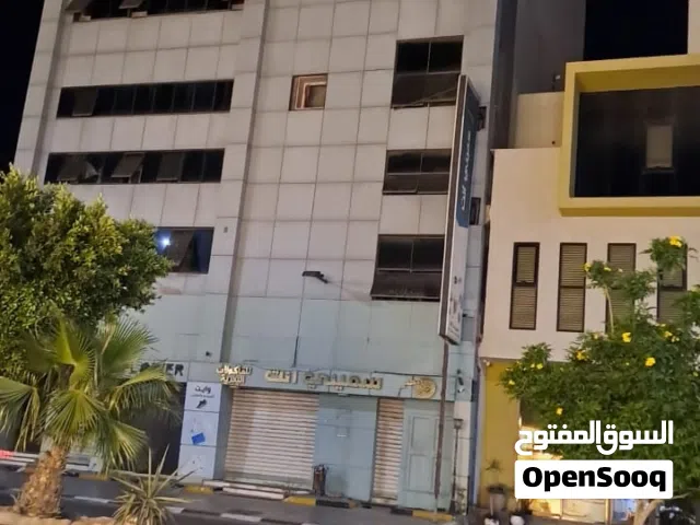 مبنى تجاري للبيع