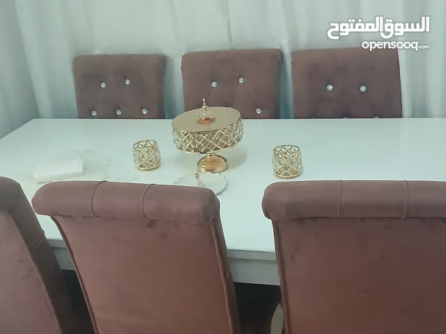 طاولة سفره مستعمل بحاله جيده فقط تريد شد رجلين الكراسي والطاوله بحاله جيده جدا