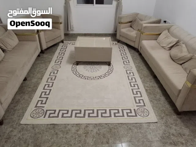 طقم كنب أنيق للبيع بحالة ممتازة