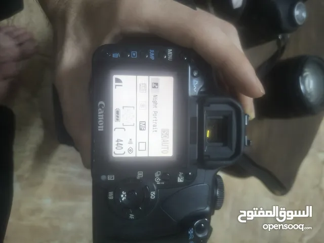 كاميرا كانون 50D معها مومري معهاش شاحن