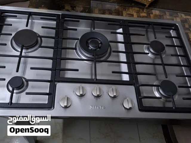 Miele KM 2356-1 (الموديل المكافئ لـ R01) هو مسطح غاز ألماني فاخر مدمج. يتميز ب
