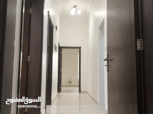 شقه ديلوكس 3 غرف بموقع مميز للإيجار في مرتفعات العامرات الاولى بالقرب من الميره وجامع البر