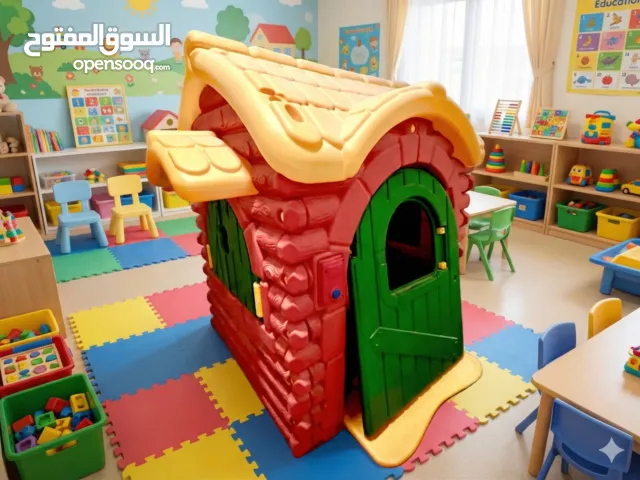 بيت وطاولة للأطفال