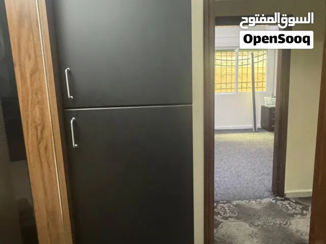 خزانة تخزين للملابس حجم كبير  درفتين سفلي وعلوي 7 رفوف خشب صولد