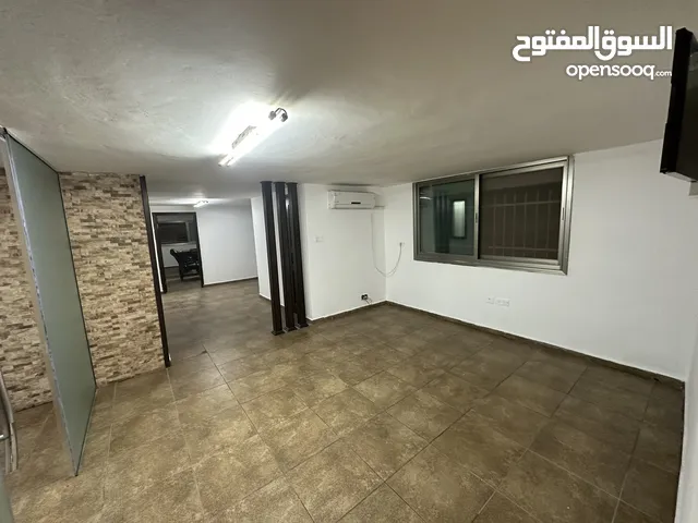 مكتب مفروش للايجار سوبر ديلوكس في رام الله ام الشرايط مقابل ديوان الموظفين