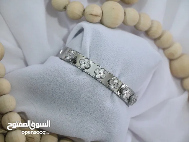 البرسيم رباعي ، وأسوار البندورة خيالل يا بنات