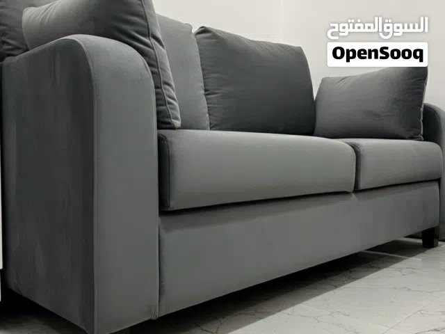 قنفه كنبه مع وسادتين مساحة لشخصين العرض 170سم الارتفاع 108 ارتفاع الجلوس 53 العمق 97 اللون رمادي ذو