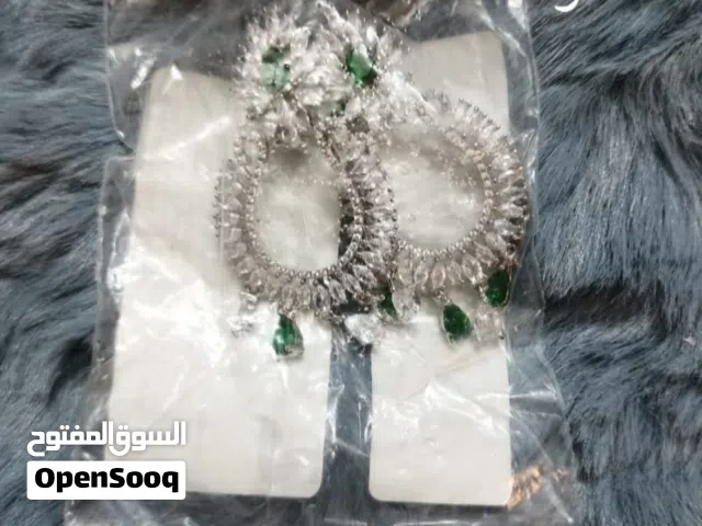 سوار الؤلؤ الطبيعي + تراجي كريستال والزمرد