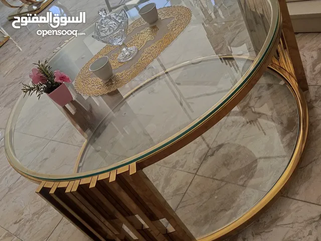طاولات ضيافة لون ذهبي