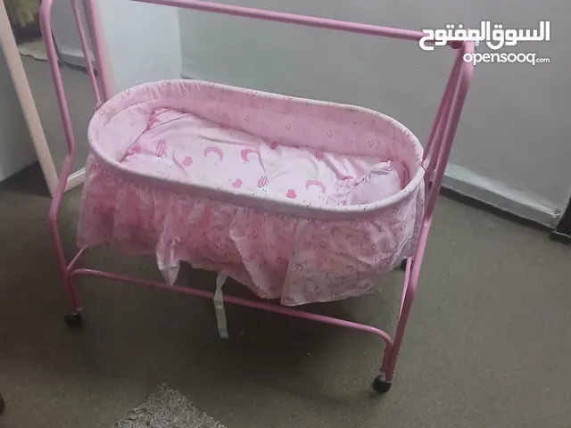 سرير طفل على شكل مرجيحة للبيع بسعر مغري