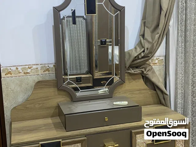 غرفة نوم + سرير