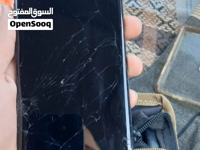جلاكسي نوت عشره بلاص عررطه . مشرخ اشراخ بسيطه ونقطه صغيره جدا ماتبين ولا تاثر