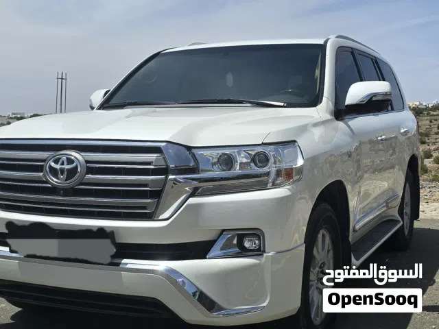 2018 تويوتا لاند كروزر VXR